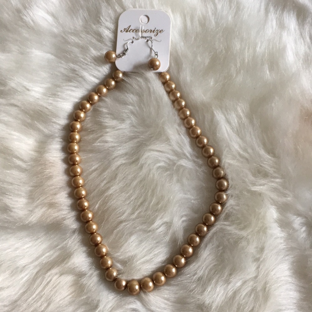 ♥️ pearls necklace and earrings